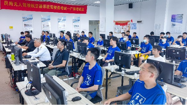 科普| 为什么越来越多人考无人机驾驶证？