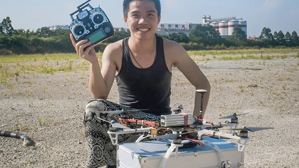 体育投注三亿体育无人机机长访谈陈嘉成